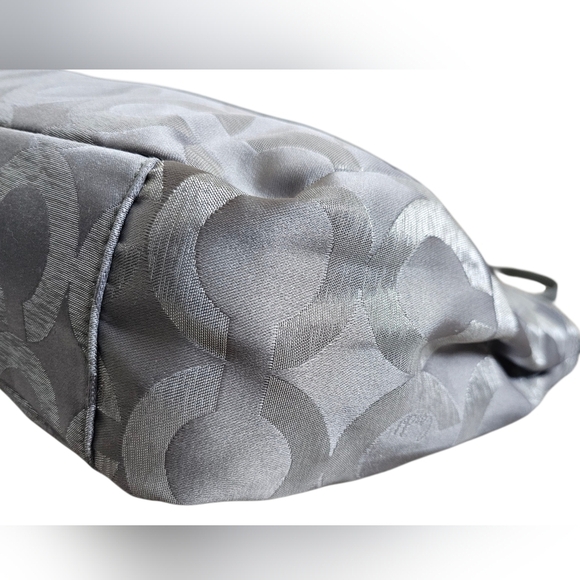 Coach Mia Op Art Gray Metallic Signature Tote With Dust Bag. New With Out Tags - Picture 4 of 15
